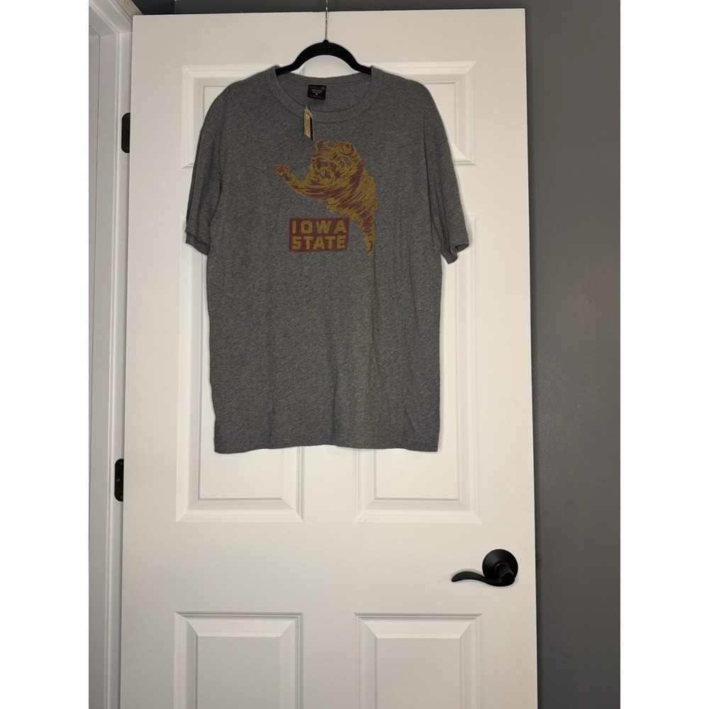 College Vault Men's Iowa State Cyclones T Shirt Retro Mascot Medium Nwt
